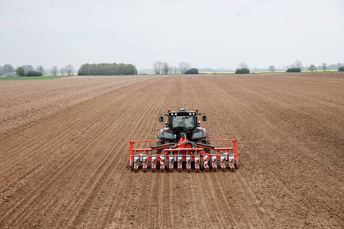Vue le semoir PLANTER 3 de chez KUHN en action