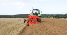 Для эффективной работы навесных плугов MASTER 103 требуется всего лишь 30 л.с. на корпус.