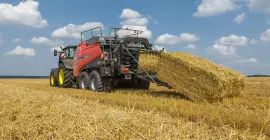 Пресс-подборщик SB 1290 iD при сборе соломы