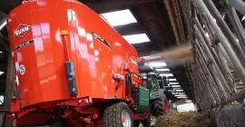 Вертикальный смеситель-раздатчик PROFILE PLUS 2 DS с двумя шнеками в работе