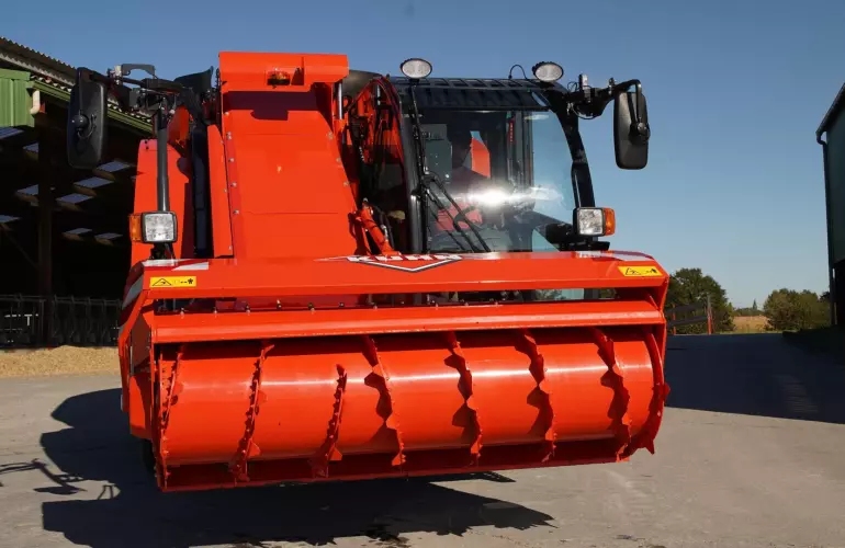 самоходный кормосмеситель KUHN