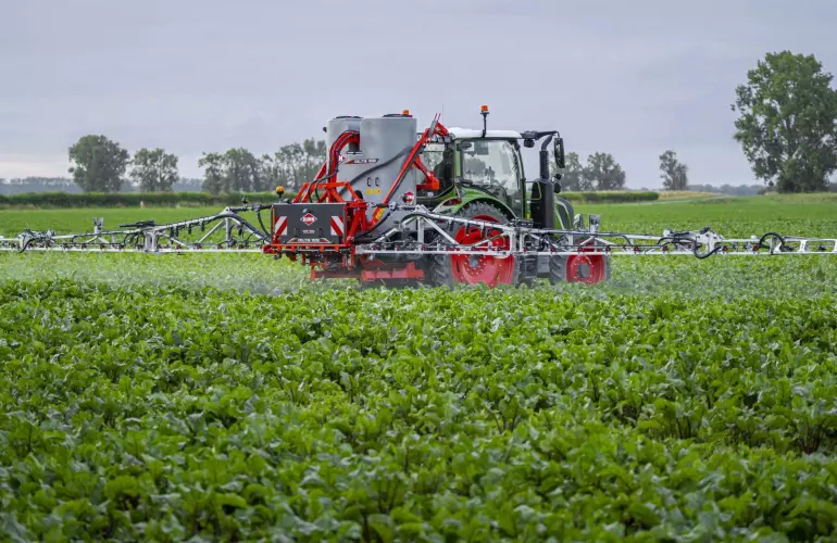 Mounted sprayer