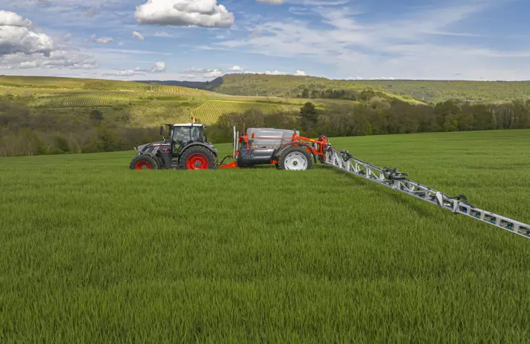 Trailed sprayer