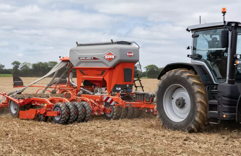 Min-till seed drill ESPRO 6002 R at work