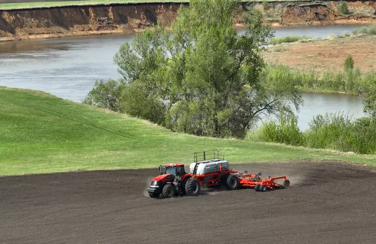 Сеялка для минимально обработанной почвы ESPRO RT 12000 RC в работе