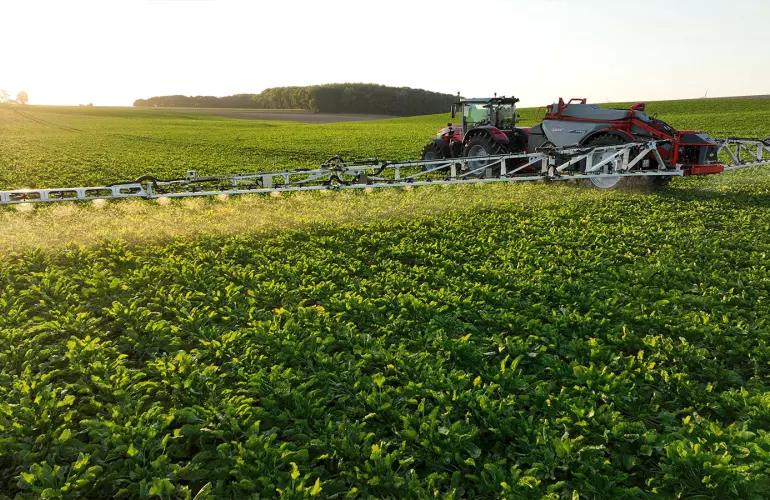 Pulvérisateur KARAN en action