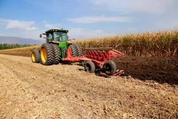 MASTER-123-153-183_Ploughing_On_Land