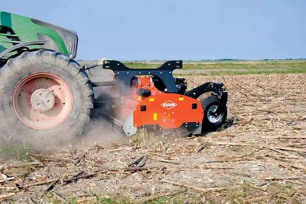 Реверсивная модель мульчирователя BCR 2800 предусматривает большой выбор возможностей и обеспечивает повышенный уровень эксплуатационной гибкости благодаря возможности крепления рабочих органов спереди или сзади машины, а также их одновременному использованию.