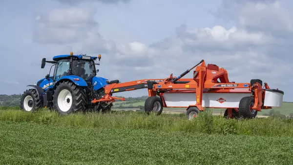 GMD 5251 TC на дороге 