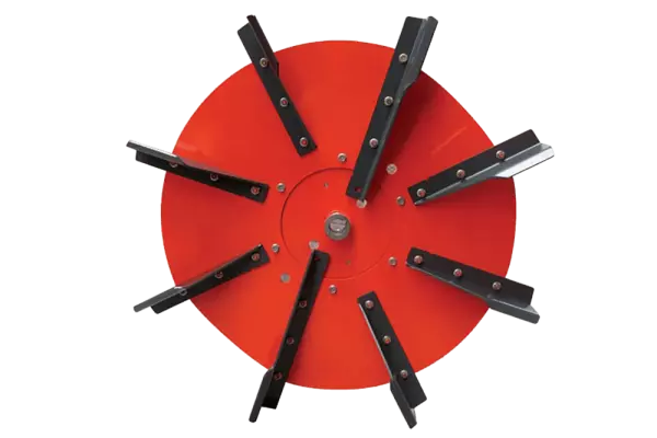 Равномерно уложенная солома и довольное стадо благодаря выдувателю-раздатчику соломы и кормов KUHN PRIMOR 15070 M