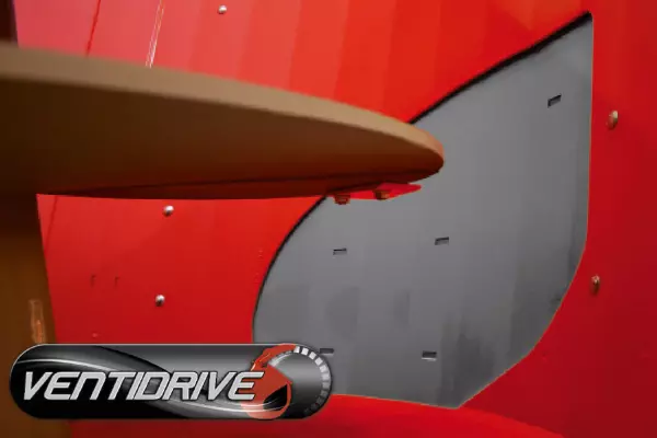Запатентованная асимметричная форма окна VENTIDRIVE для выдувания соломы улучшает всасывание соломы и производительность машин серии PROFILE PLUS.