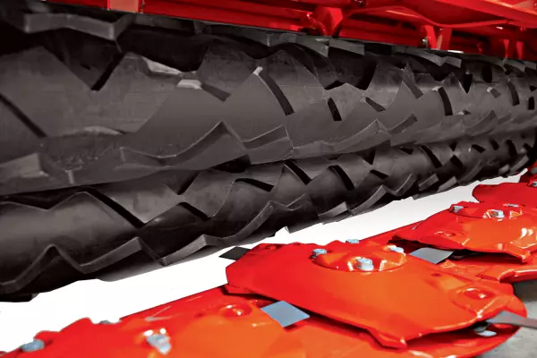 Плющильный аппарат с полиуретановыми вальцами SQUAREFLEX идеально подходит для деликатных кормовых культур.