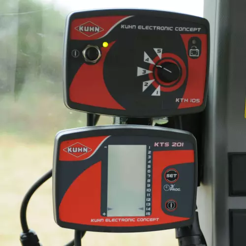 Терминал KTH используется для управления гидравлическими функциями. Это упрощает общее управление и обеспечивает комфортные условия работы из кабины.