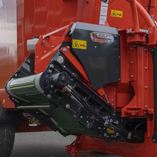 Ленточный транспортер FLEXILIFT обеспечивает высокую степень распределения, оставаясь при этом в пределах размеров машины.