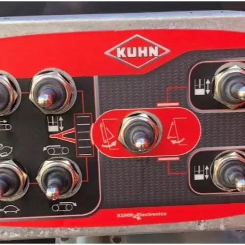 Управление скоростью ремня осуществляется с помощью электрического блока управления машины.