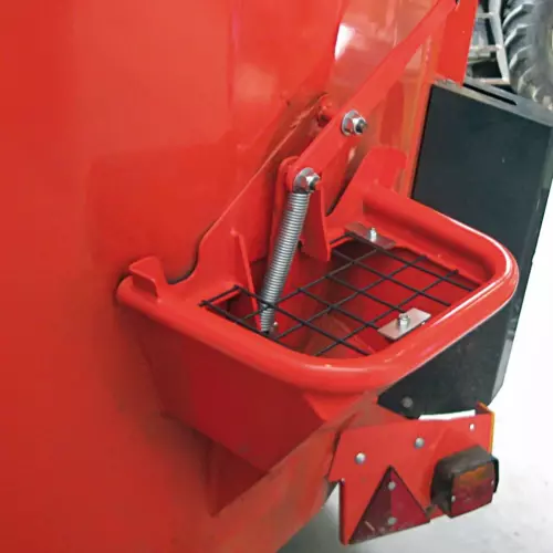 Затвор для загрузки минералов позволяет точно добавлять небольшие количества ингредиентов