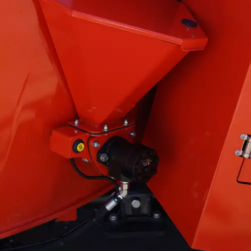 Воронка для минеральных добавок оснащена загружающим шнеком