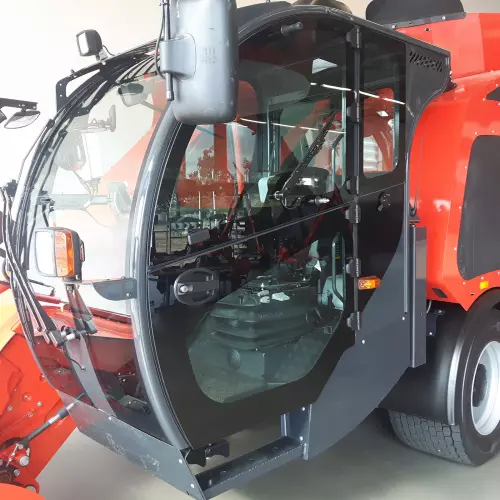 Для каждого варианта особая отделка кабины