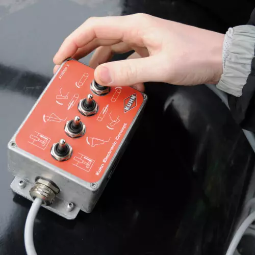 Смесители-раздатчики KUHN: управление машиной легким прикосновением