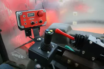 Комфорт вождения с электрическим управлением машины для подрезки кустов и травы AGRI-LONGER GII с механической защитой