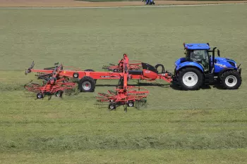 Адаптация рабочей ширины валкообразователя GA 13131 к объему растительной массы