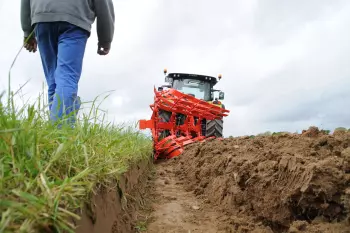 Навесной плуг KUHN MASTER 103 отличается исключительным качеством вспашки.