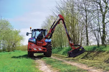 Модель машины для подрезки кустов и травы KUHN MULTI-LONGER GII 5057 P: мощная кинематика прямой рукояти