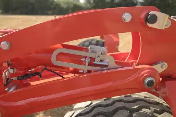 Стерневые культиваторы OPTIMER L 9000 и 12000 оборудованы гидравлической системой регулировки глубины