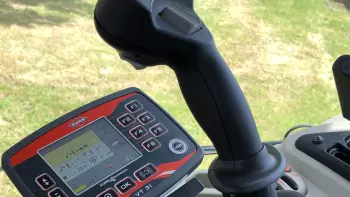 С электрическим пропорциональным джойстиком вы почувствуете себя настоящим профессионалом с первой секунды