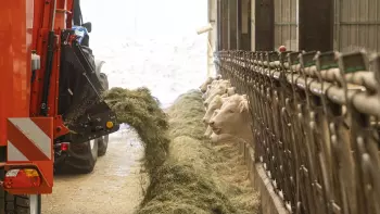 Высокоскоростное распределение рационов с волокнами с помощью запатентованной заслонки C-DRIVE