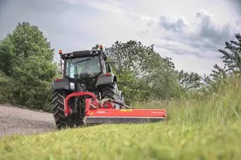Различные рабочие положения: позади трактора в вертикальном, смещенном или наклонном положении.