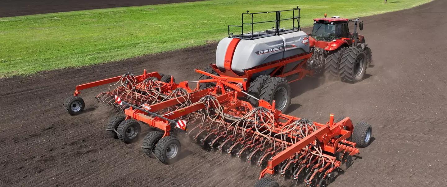 Сеялка для минимально обработанной почвы ESPRO RT 12000 RC в работе