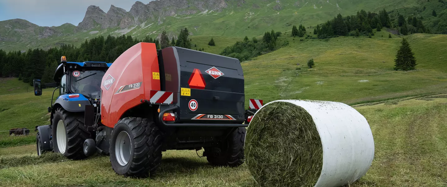 Стационарный рулонный пресс-подборщик KUHN FB 3130 с пленочным скреплением для производства тюков в горах