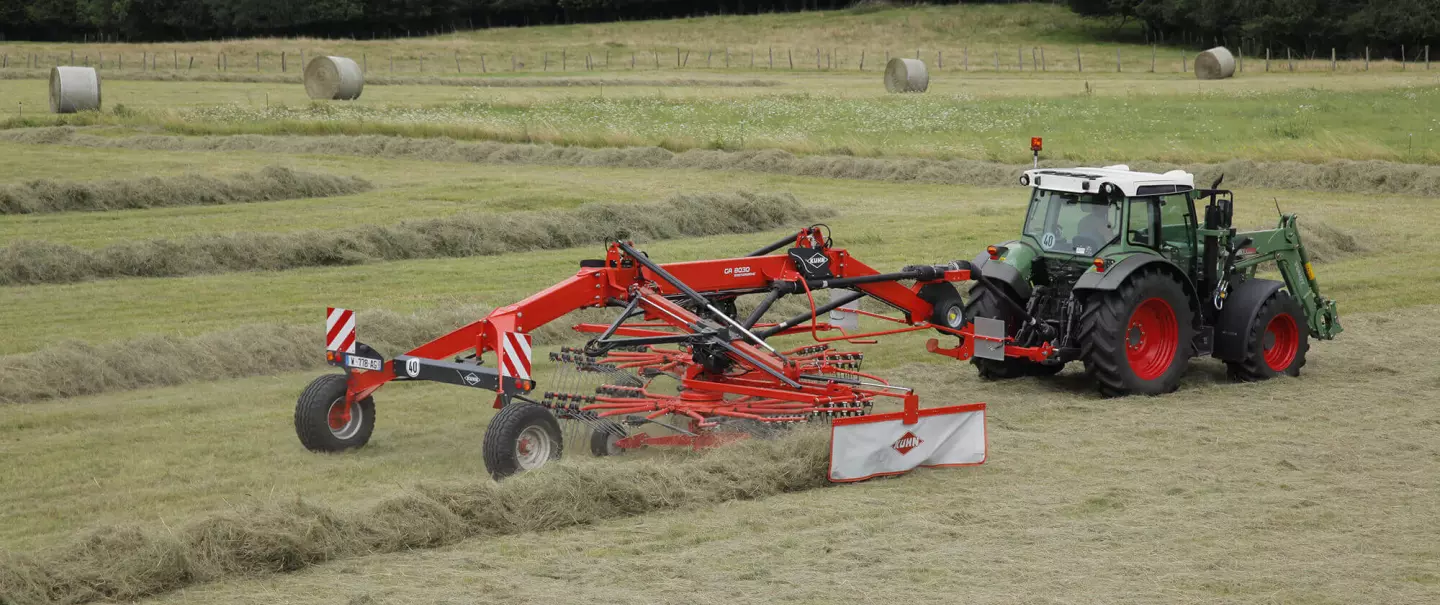 GA 8030 в работе на травянистом участке