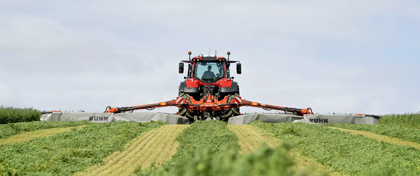 Das GMD 15030 bei der Arbeit auf einem Feld