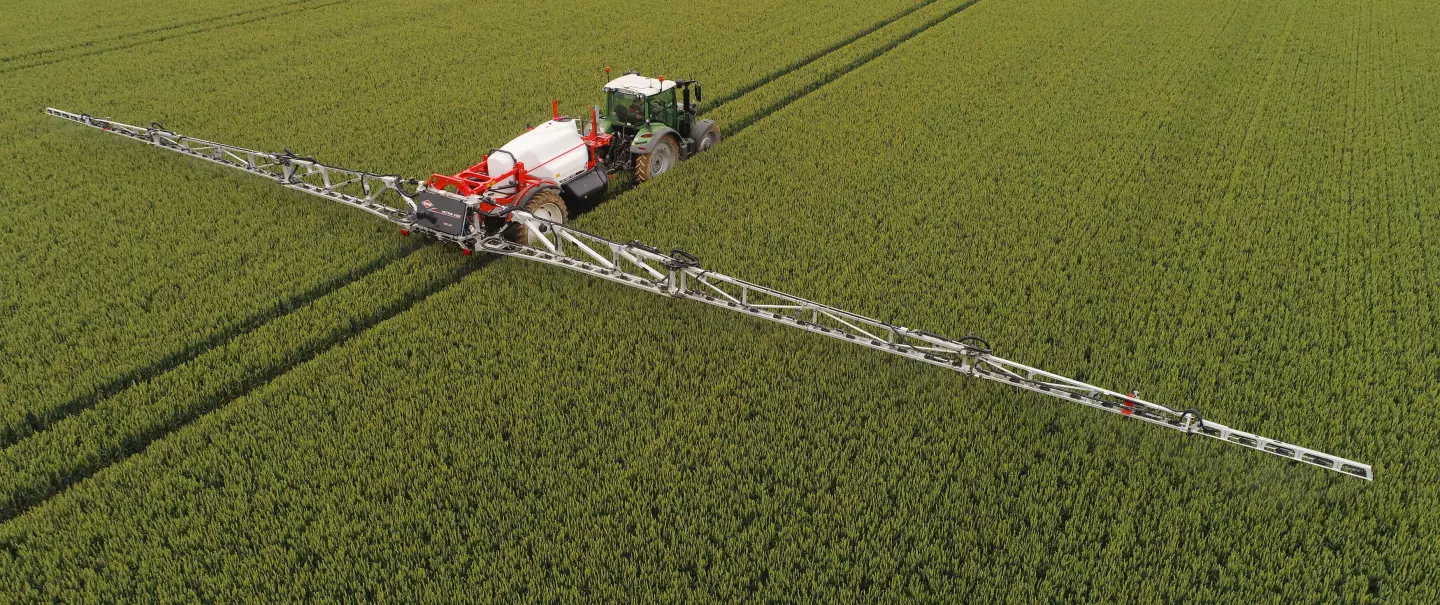 Опрыскиватель METRIS 2 ISOBUS в действии