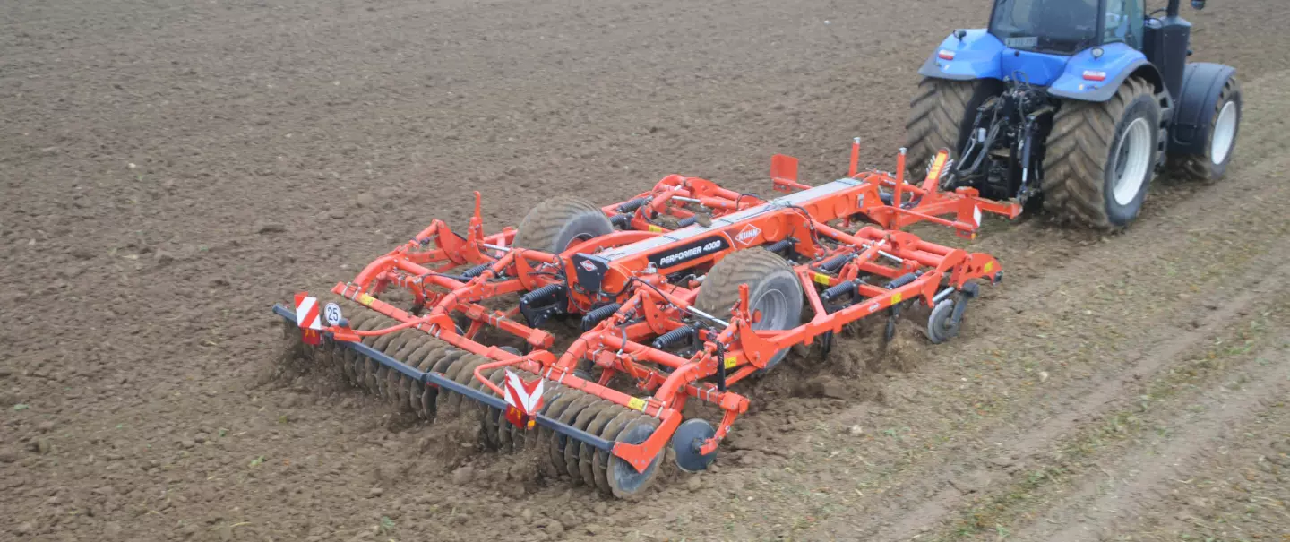 Культиваторы PERFORMER 400 в действии