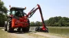 Машина для подрезки кустов и травы KUHN AGRI-LONGER GII с защитой рукояти, установленной на шарнирной опоре, позволяет работать с разными рельефами